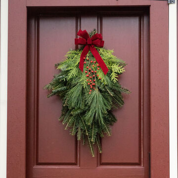 Winnipesaukee Wreath Traditional Door Swag